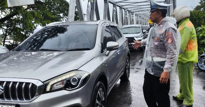 Urai Kemacetan Unit Lantas Polsek Tamalate Lakukan Hal Ini.