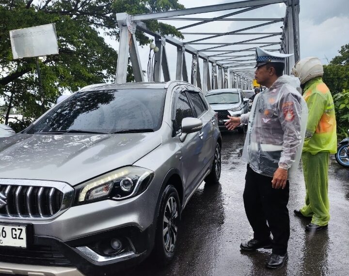 Urai Kemacetan Unit Lantas Polsek Tamalate Lakukan Hal Ini.