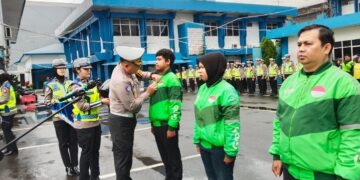Ratusan Pengemudi Ojol Ikuti Apel Kamtibmas Dan Sosialisasi Program “Mappatabe” Polantas Polda Sul-sel