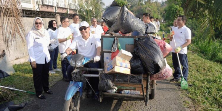 Aksi Bersih Lingkungan PalmCo, Wujud Komitmen Holding Perkebunan Nusantara Menuju Indonesia Asri