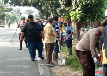 Sambut HUT kabupaten Kampar Ke -76 Camat Perhentian Raja Pimpin Aksi Bersih Lingkungan