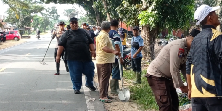 Sambut HUT kabupaten Kampar Ke -76 Camat Perhentian Raja Pimpin Aksi Bersih Lingkungan