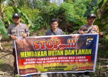 Sosialisasi Maklumat Kapolda Riau, Cegah Karhutla di Perkebunan Warga Teluk Meranti