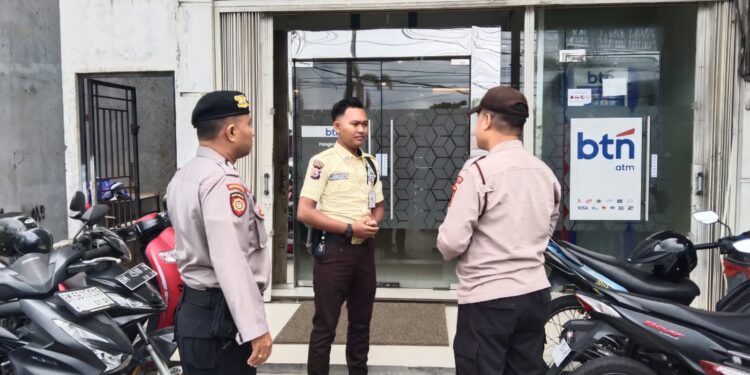 Polsek Pangkalan Kerinci Gelar Patroli KRYD, Sasar Bank dan Gerai Ritel