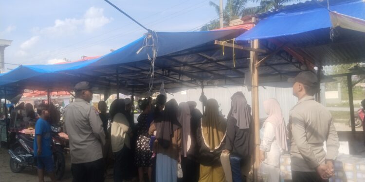 Polsek Kerumutan Gelar Tertib Ramadhan dan Atur Lalu Lintas di Pasar Bukit Lembah Subur