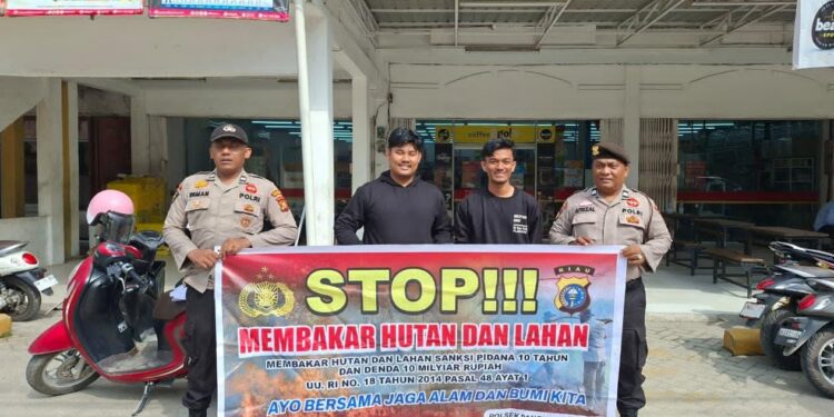 Polsek Pangkalan Kerinci Patroli Daerah Rawan Karhutla, Sosialisasikan Maklumat Kapolda Riau