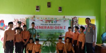 Polsek Kerumutan Tanam Bibit Pohon Dukung Program Penghijauan Kapolda Riau