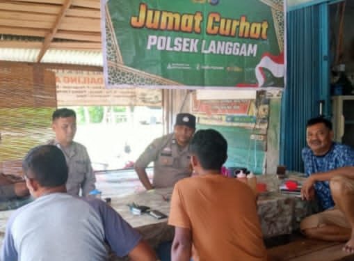 Polsek Langgam Gelar Jumat Curhat di Desa Segati, Warga Diajak Perkuat Komunikasi Jaga Kamtibmas