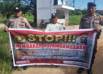 Polsek Pangkalan Kerinci Patroli Daerah Rawan Karhutla, Sosialisasikan Larangan Membakar Lahan