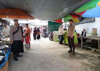 Polsek Teluk Meranti Atur Lalu Lintas di Pasar Ramadhan
