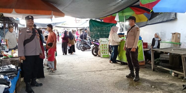 Polsek Teluk Meranti Atur Lalu Lintas di Pasar Ramadhan
