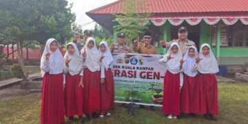 Polsek Kuala Kampar Tanam Bibit Pohon di SDN 001 Teluk Dalam Dukung Program Green Policing