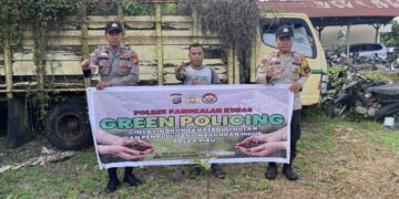 Polsek Pangkalan Kuras Tanam Bibit Manggis di Asrama Polisi Dukung Program Green Policing