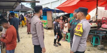 Polsek Kerumutan Amankan Pasar Ramadhan Sebelum Berbuka Puasa