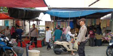 Polsek Teluk Meranti Atur Lalu Lintas di Pasar Ramadhan Agar Aman dan Lancar