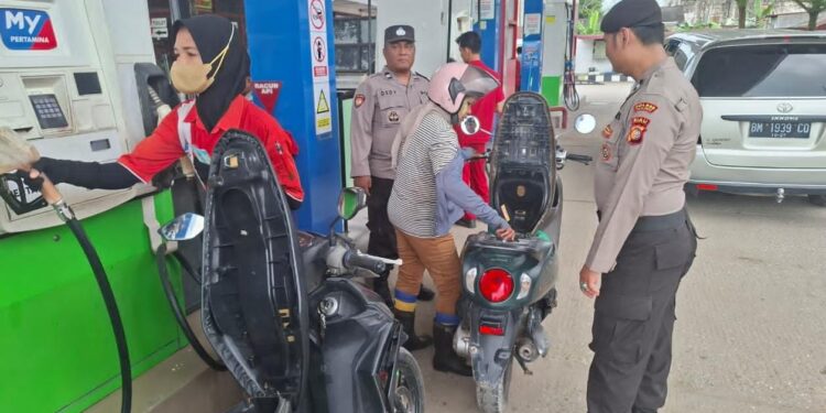Patroli Polisi di Pusat Keramaian dan SPBU Pangkalan Kerinci Berlangsung Kondusif