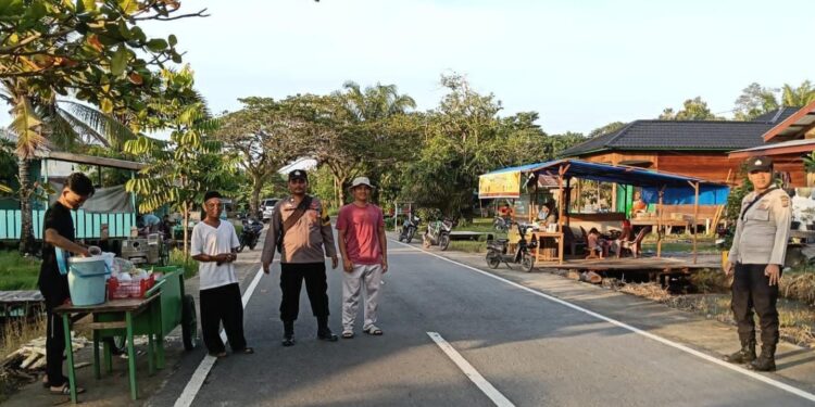 Polsek Teluk Meranti Atur Lalu Lintas Pasar Ramadhan, Cegah Macet dan Laka