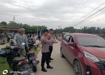 Polisi Atur Lalu Lintas dan Tertib Ramadhan di Pasar Bukit Lembah Subur Pelalawan