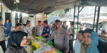 Operasi Pasar Murah Polres Pelalawan, Ribuan Warga Pangkalan Kerinci Antusias Belanja Bahan Pangan
