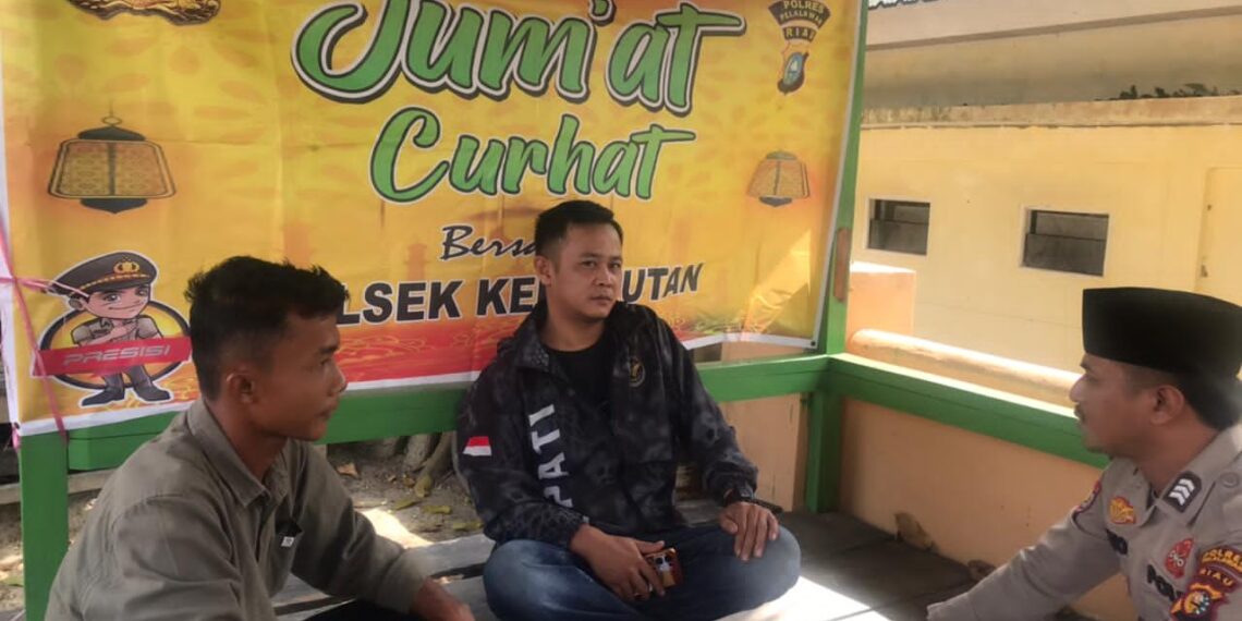 Jumat Curhat Polsek Kerumutan, Warga Banjar Panjang Sampaikan Keluhan Remaja Kebut-Kebutan dan Banjir