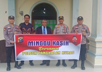 Polsek Pangkalan Kuras Sampaikan Pesan Kamtibmas dalam Program Minggu Kasih di Gereja HKBP Sorek