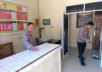 Polsek Kerumutan Laksanakan Gerakan Polri Asri di Lingkungan Mako