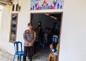 Polsek Langgam Gelar Ibadah Minggu Kasih di Gereja Kasih Anugerah