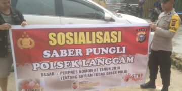 Polisi Sosialisasikan Saber Pungli di Pasar Desa Segati Pelalawan