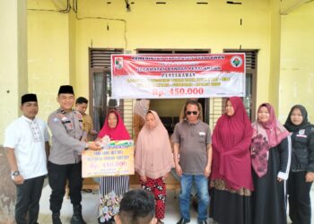 Bhabinkamtibmas Desa Angkasa Hadiri Penyerahan BLT dan Santunan Anak Yatim