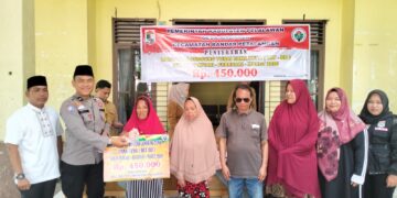 Bhabinkamtibmas Desa Angkasa Hadiri Penyerahan BLT dan Santunan Anak Yatim