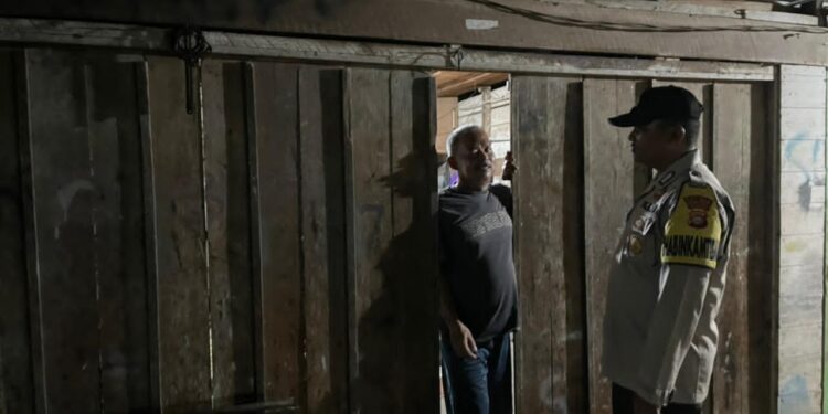 Polsek Kerumutan Gelar Grebek Sahur, Warga Dibangunkan untuk Menjalankan Ibadah Puasa