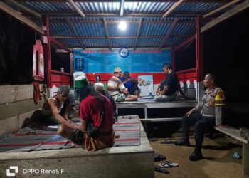 Polsek Kerumutan Cek Pos Kamling, Tingkatkan Harkamtibmas di Desa Beringin Makmur