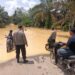 Polsek Hulu Kuantan Lakukan Patroli dan Monitoring Banjir, Puluhan Rumah Warga Terdampak