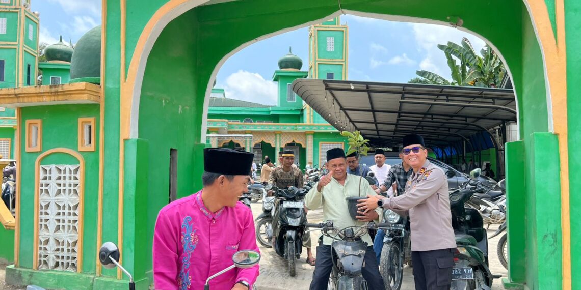 Polsek Langgam Gelar Sedekah Ekologis Peringati Hari Hutan Sedunia