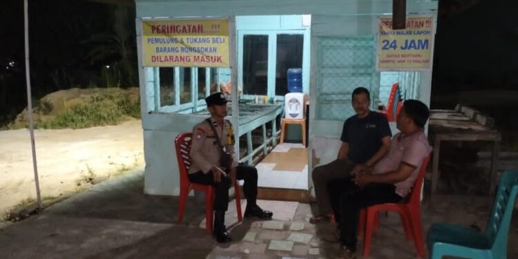 Polsek Pangkalan Kerinci Cek Pos Kamling, Perkuat Harkamtibmas di Permukiman Warga