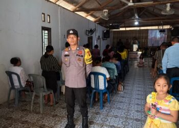 Polsek Langgam Ikuti Ibadah Minggu Kasih, Sampaikan Pesan Kamtibmas kepada Jemaat