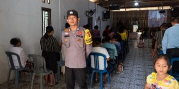 Polsek Langgam Ikuti Ibadah Minggu Kasih, Sampaikan Pesan Kamtibmas kepada Jemaat