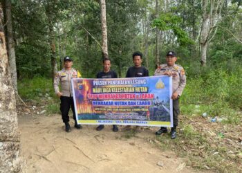 Polsek Pangkalan Lesung Patroli Karhutla, Sosialisasikan Larangan Membakar Lahan