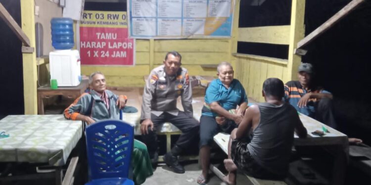 Polsek Kerumutan Laksanakan Pengecekan Pos Kamling, Tingkatkan Keamanan Warga