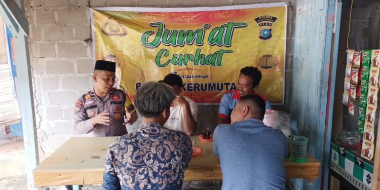 Polsek Kerumutan Gelar “Jumat Curhat” untuk Dengarkan Keluhan Warga