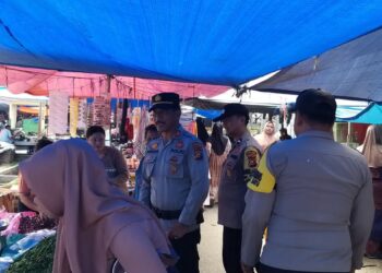 Polsek Pangkalan Kuras Patroli Pasar Baru Sorek Satu, Cegah Curat, Curas, dan Curanmor