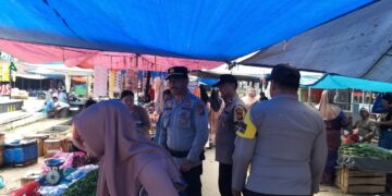 Polsek Pangkalan Kuras Patroli Pasar Baru Sorek Satu, Cegah Curat, Curas, dan Curanmor