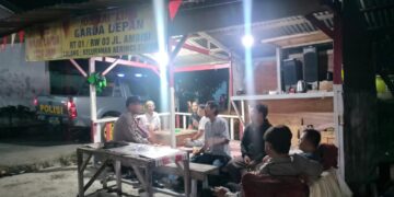 Bhabinkamtibmas Sambangi Pos Satkamling Pangkalan Kerinci Timur, Ajak Warga Jaga Kamtibmas