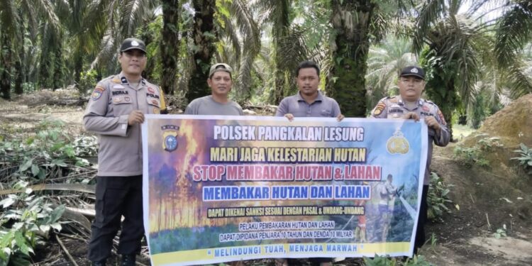 Patroli Karhutla dan Sosialisasikan Larangan Bakar Lahan di Pangkalan Lesung