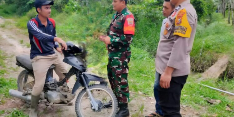 Polsek Bunut dan TNI Gelar Patroli Gabungan Cegah Karhutla di Desa Petani