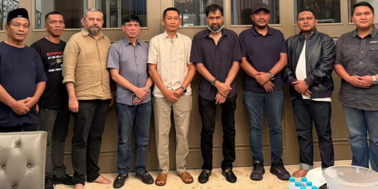 Kunjungi Korban Pengeroyokan, Mualem : Kapolri Harus Memberi Atensi Khusus