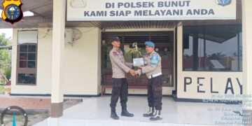 Berulang Tahun, Personil Polsek Bunut Dapat Hadiah Pohon Buah