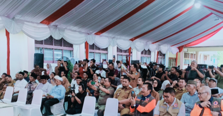 Pemko Langsa hari ini telah membagikan bantuan kepada 1.326 unit rumah, yang terdiri dari 780 unit rusak ringan dan 546 unit rusak sedang.