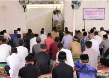 Menjadi Khatib Di Masjid Darurat Babul Ulum, Wakil Bupati Ingatkan Jamaah Untuk Sabar