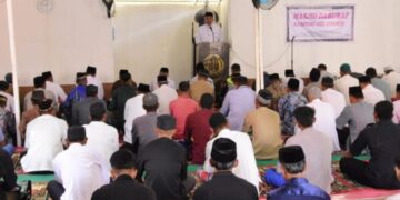 Menjadi Khatib Di Masjid Darurat Babul Ulum, Wakil Bupati Ingatkan Jamaah Untuk Sabar
